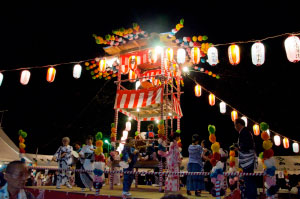 写真　毎年恒例　盆踊り大会